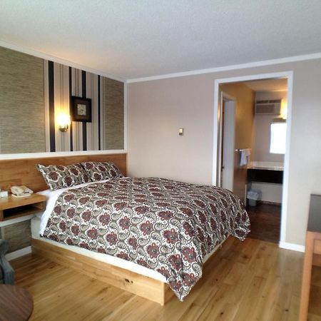 Galaxy Motel St. Paul Екстер'єр фото