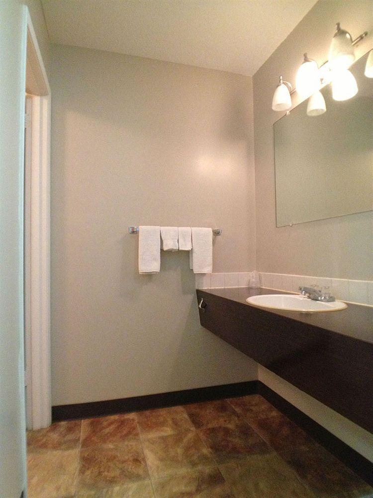 Galaxy Motel St. Paul Екстер'єр фото