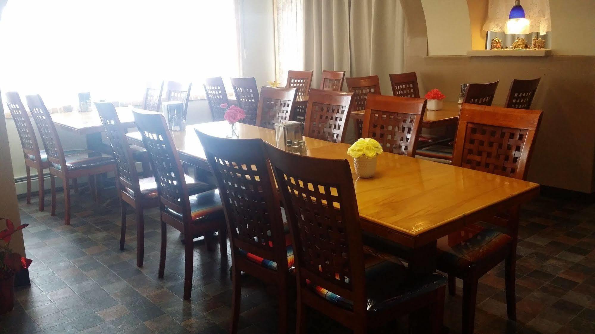 Galaxy Motel St. Paul Екстер'єр фото